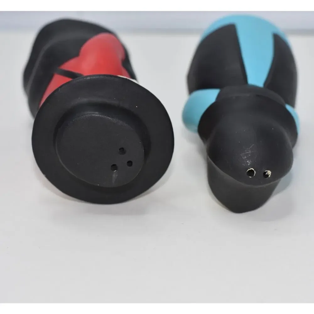 Vintage Amish Husband & Wife Farmers Hand painted Ceramic Salt & Pepper Shakers